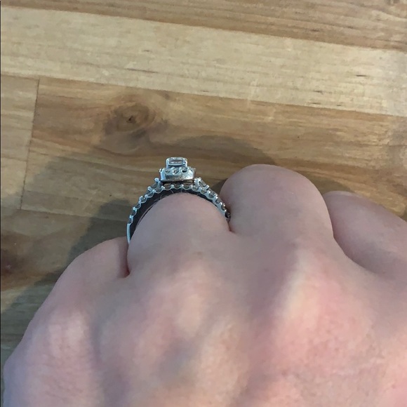 Ring - Picture 2 of 5